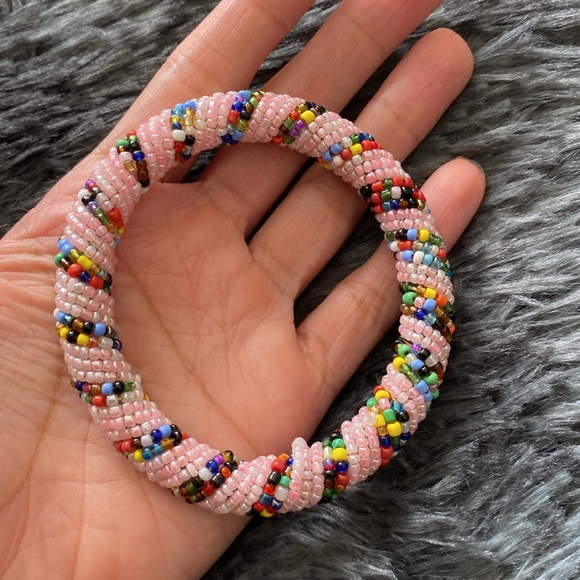 Pale Pink Spiral Colourful Beaded Bangle Bracelet - Picture 16 of 17